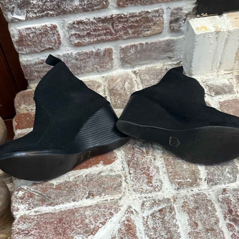 Black Women's Ankle Boots - Picture 5 of 6